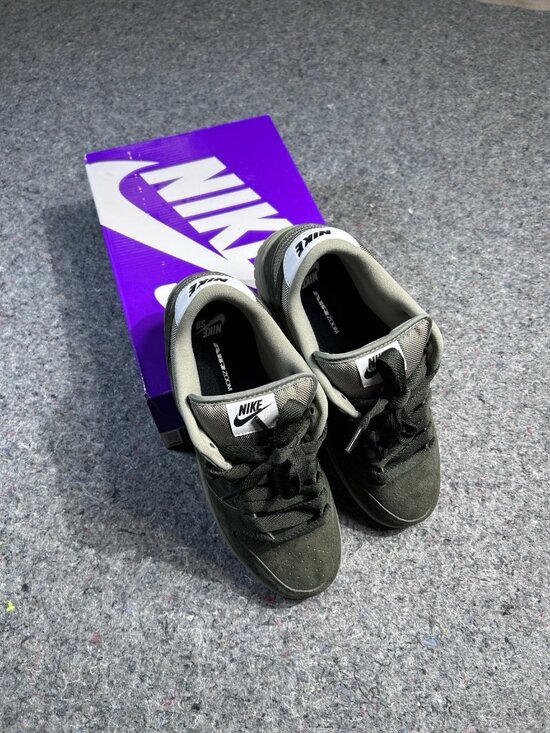 Nike Dunk SB Pro B Low Sequoia Sneakers Size 11 / New main image 8